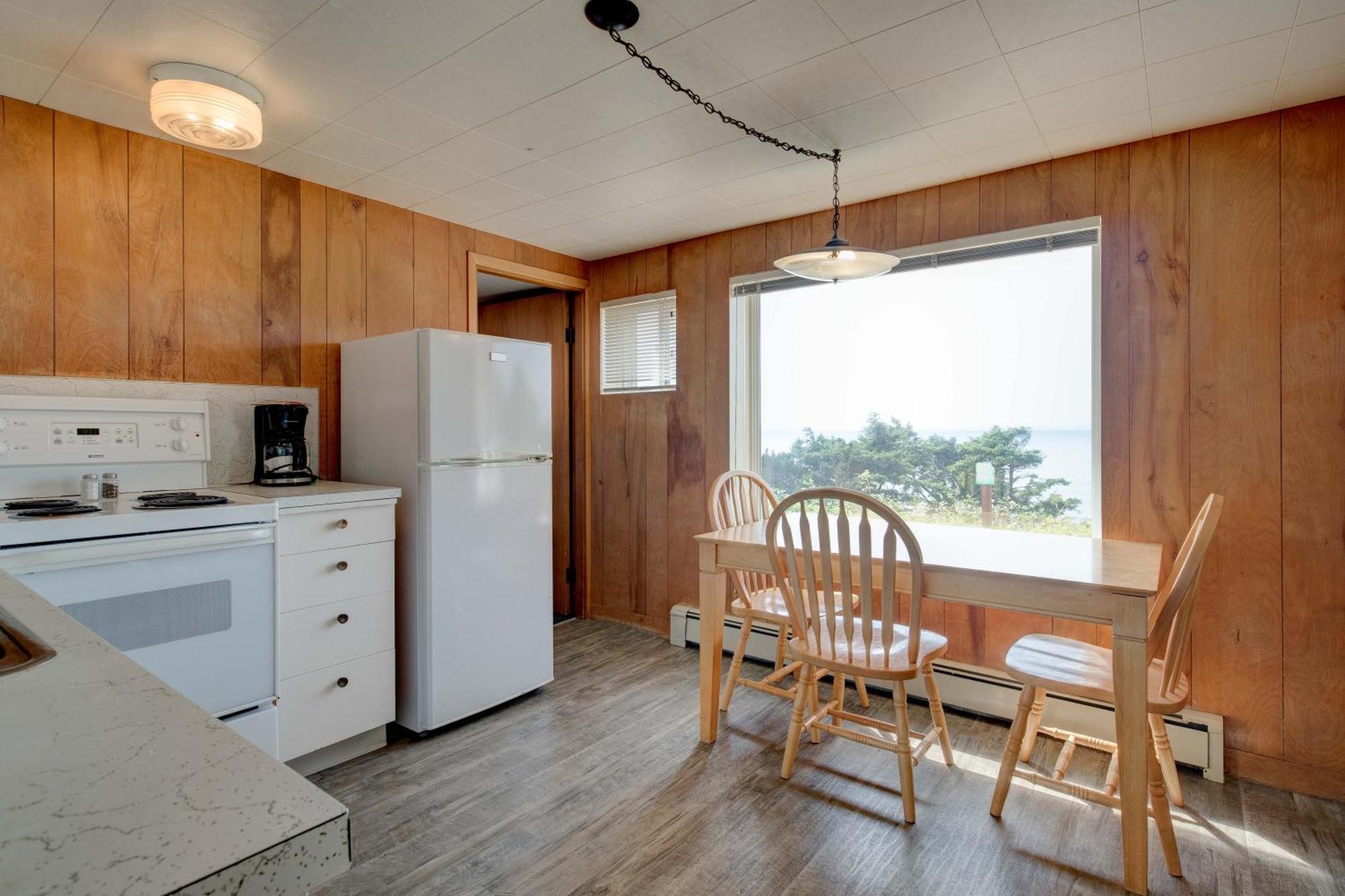 Ester Lee Oceanview Inn 林肯市 外观 照片