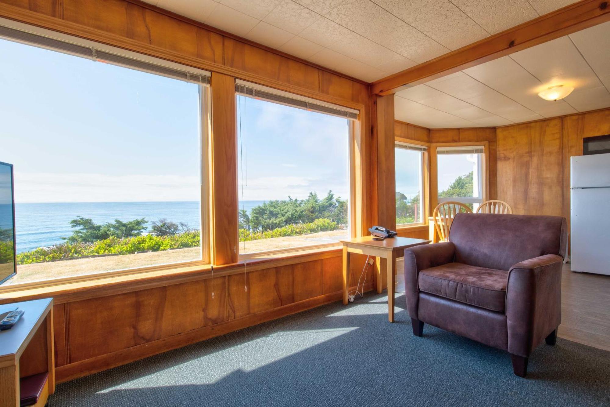 Ester Lee Oceanview Inn 林肯市 外观 照片