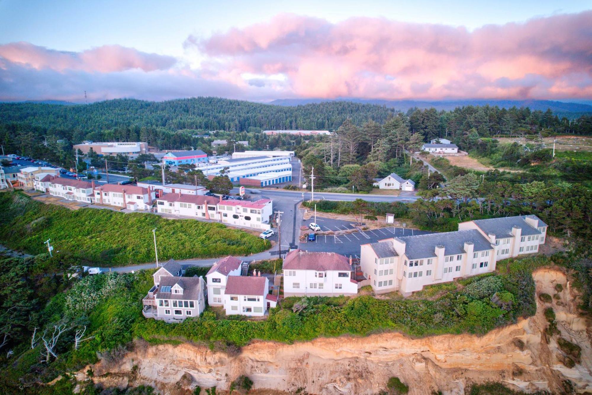 Ester Lee Oceanview Inn 林肯市 外观 照片