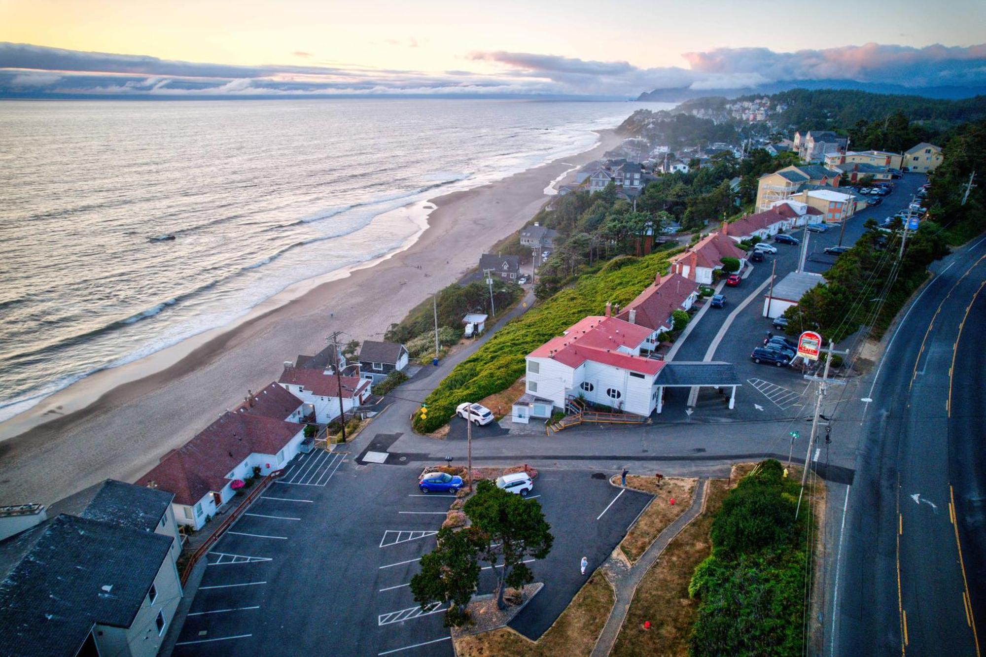 Ester Lee Oceanview Inn 林肯市 外观 照片