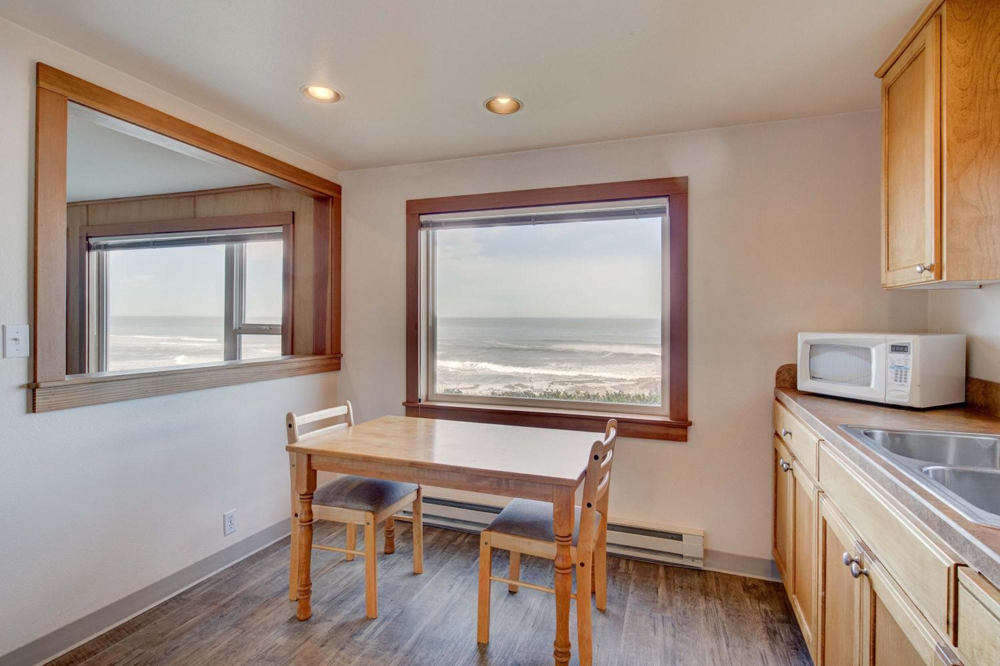 Ester Lee Oceanview Inn 林肯市 外观 照片